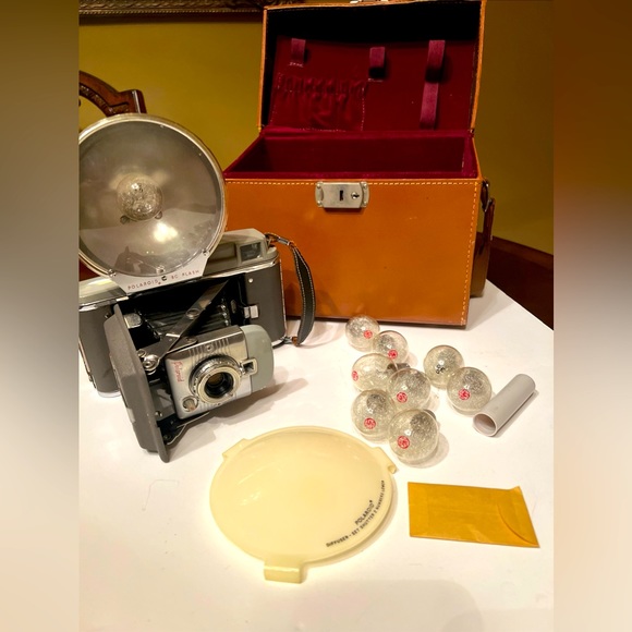 Vintage Polaroid Model 80 Instant Land Camera w/ Case & Accessories